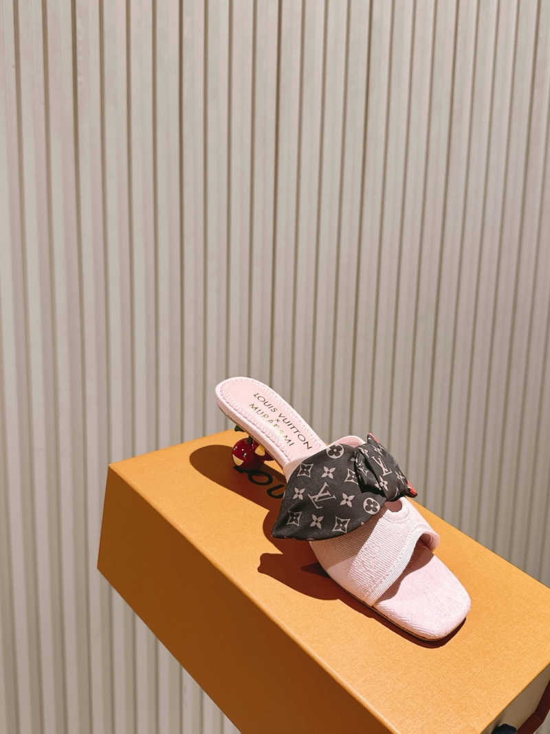 l0vis Vvtt0n slippers